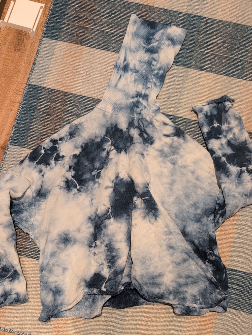 Tie-Dye Turtleneck Pullover Sweatshirt - Blue & White